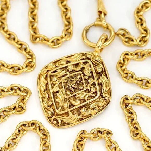 CHANEL CC Logos rhombus Charm Necklace 35 Gold Tone Auth #22400